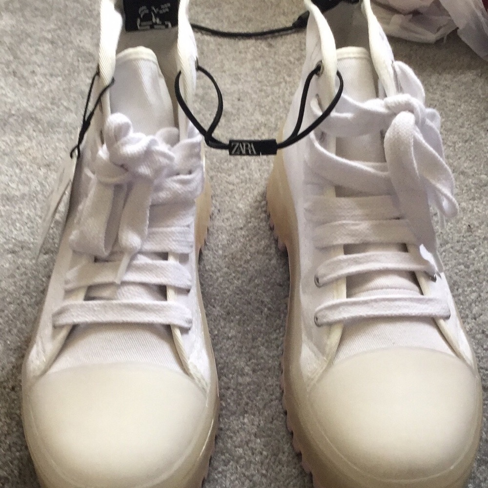 Special edition Zara sneakers size 39 women’s